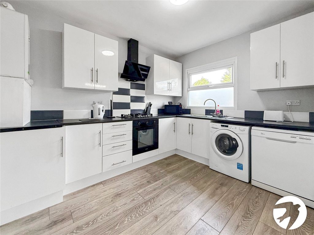 Property photo 2 of 18 Kitchen