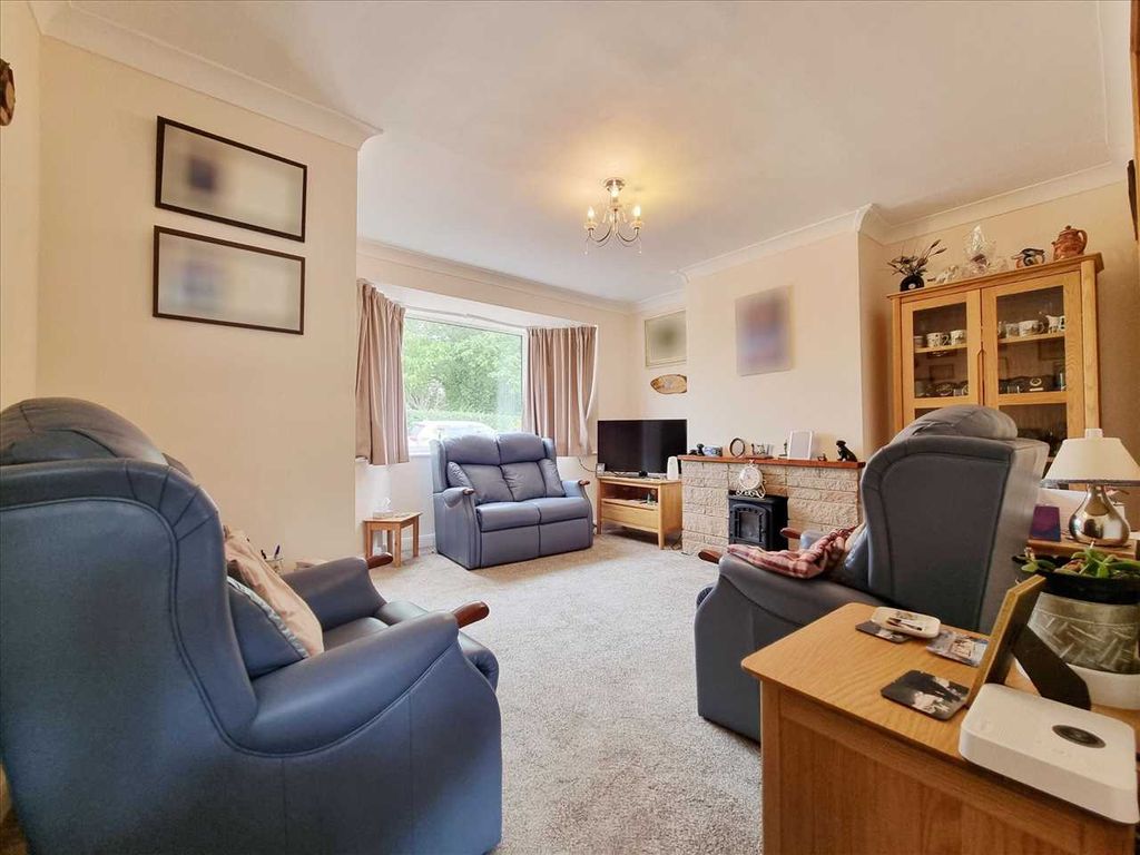 Property photo 2 of 14 Lounge:
