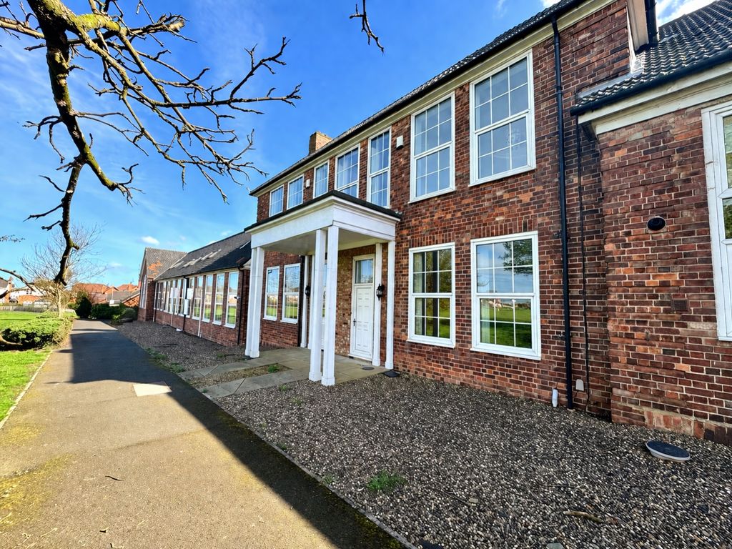 Property photo 1 of 32 F7390673-33B8-4B6A-Abc6-2Bd0C60D43CE