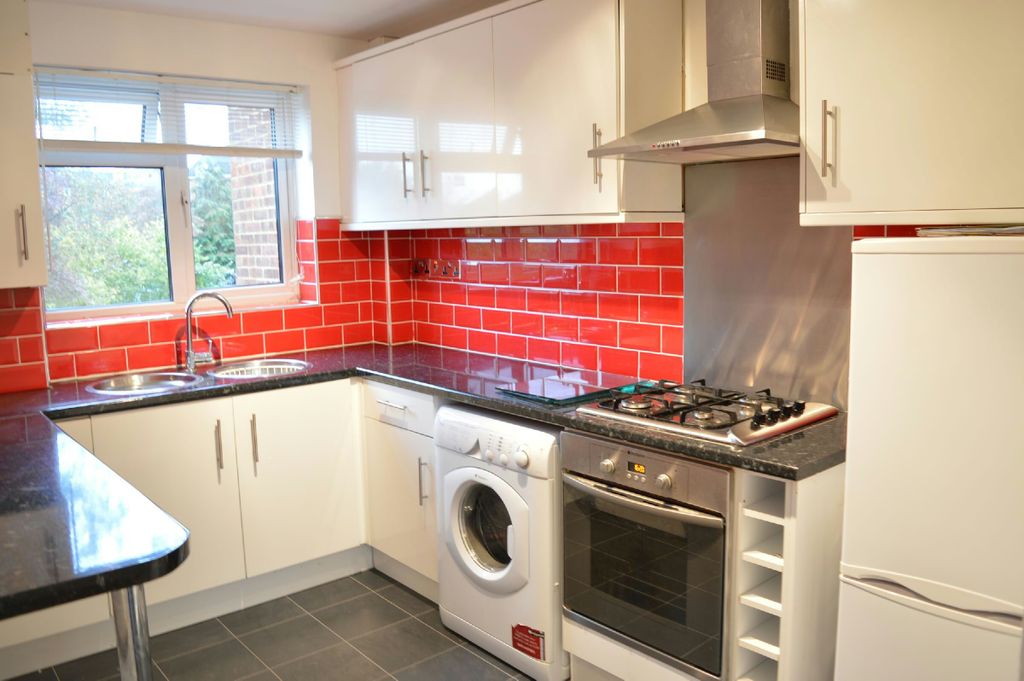 Property photo 2 of 9 Kitchen