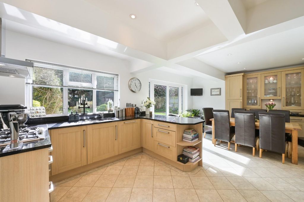 Property photo 3 of 41 Fiddicroft Avenue