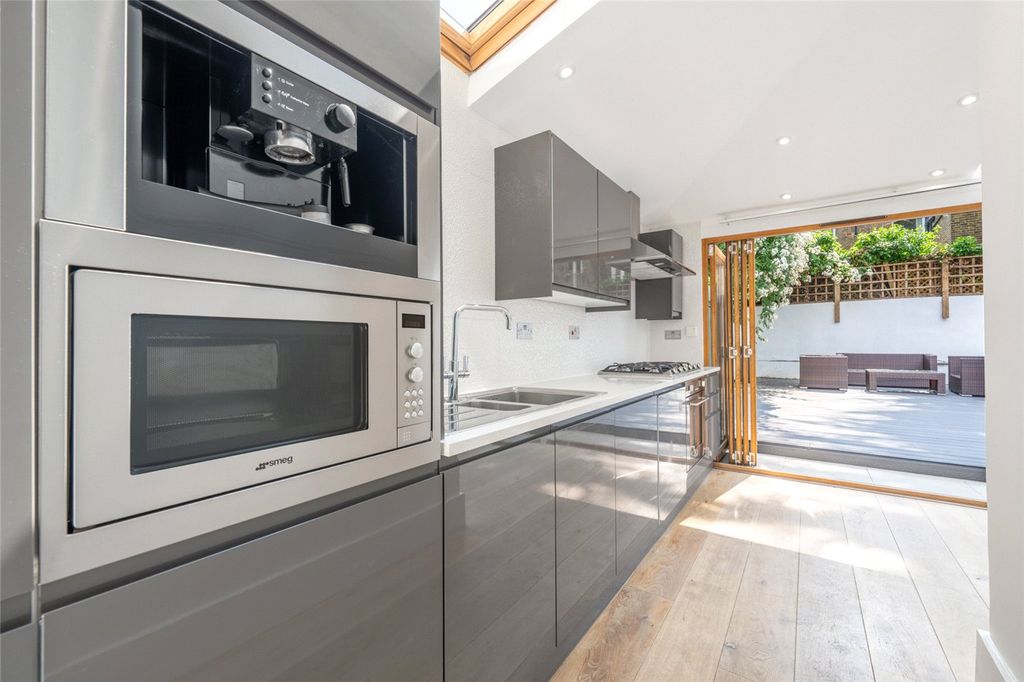 Property photo 3 of 17 Picture No. 05