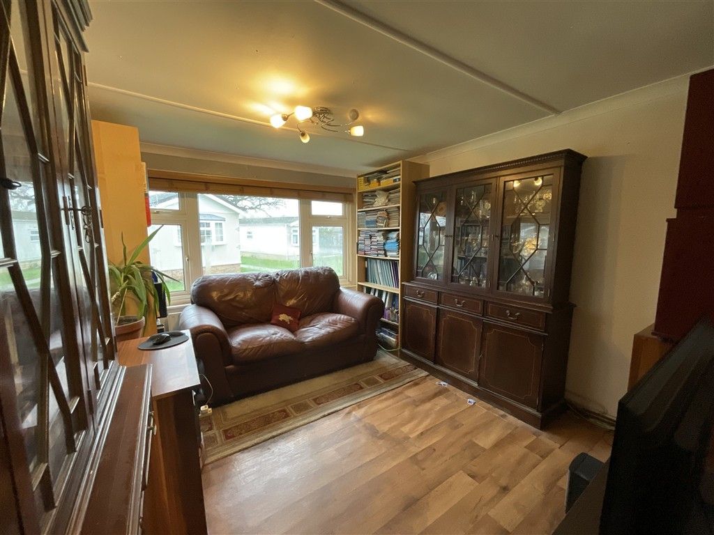 Property photo 3 of 6 Lounge