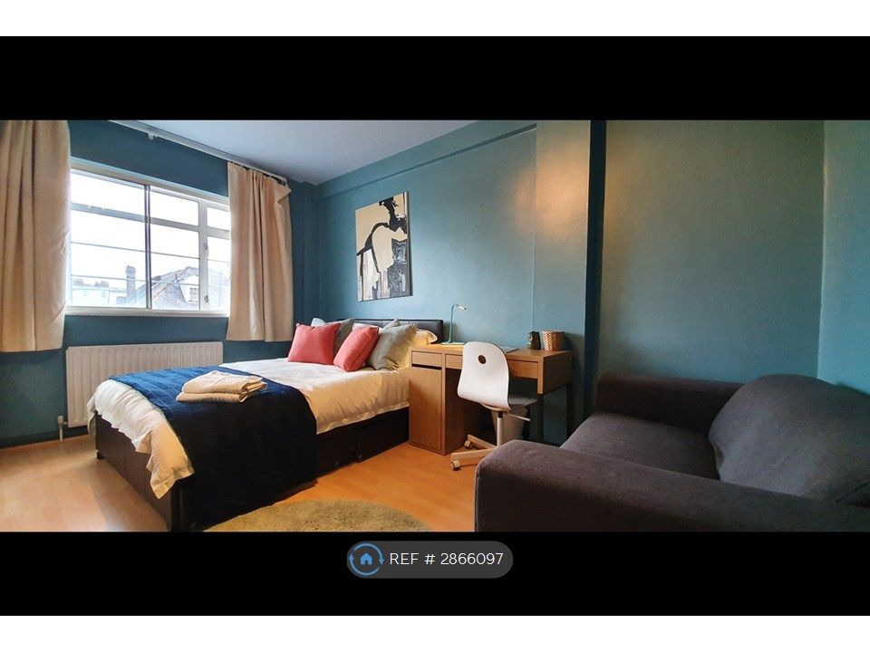 Property photo 3 of 10 Double Bedroom 2