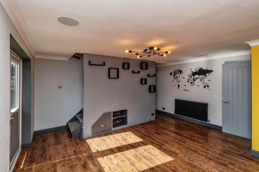 Property photo 2 of 40 Pbox-Img.Jpg