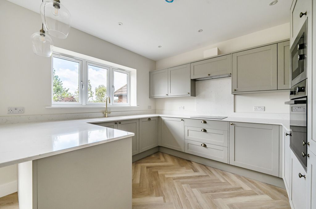 Property photo 2 of 20 1454967-18-6A2157...