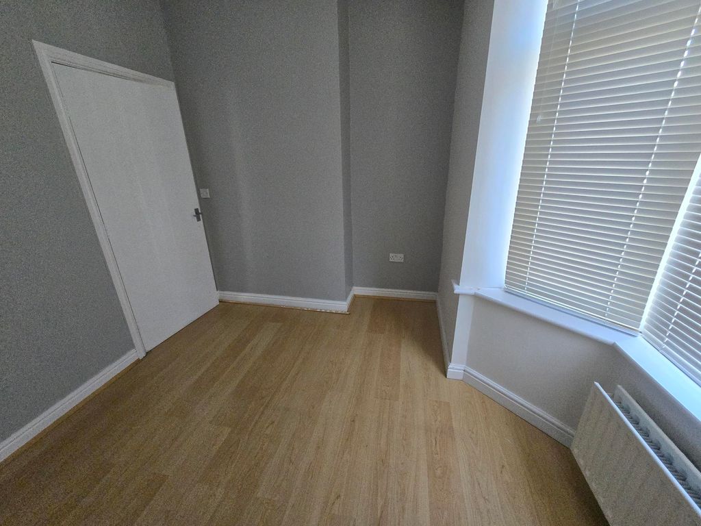 Property photo 2 of 5 Living Room