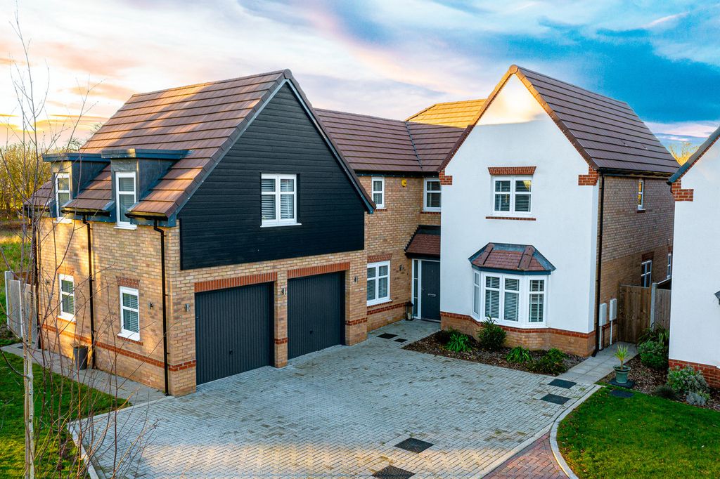 Property photo 1 of 47