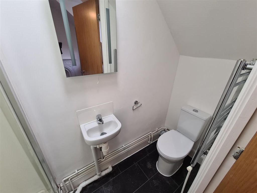 Property photo 3 of 5 Ensuite Room