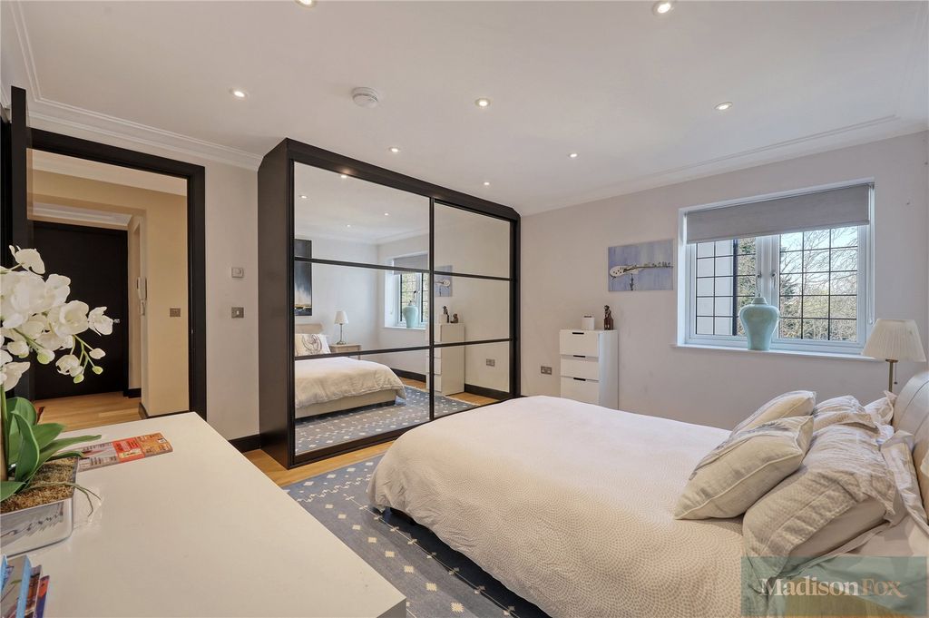 Additional image 40 of 3 bed flat for saleHigh Road, Chigwell, Essex IG7