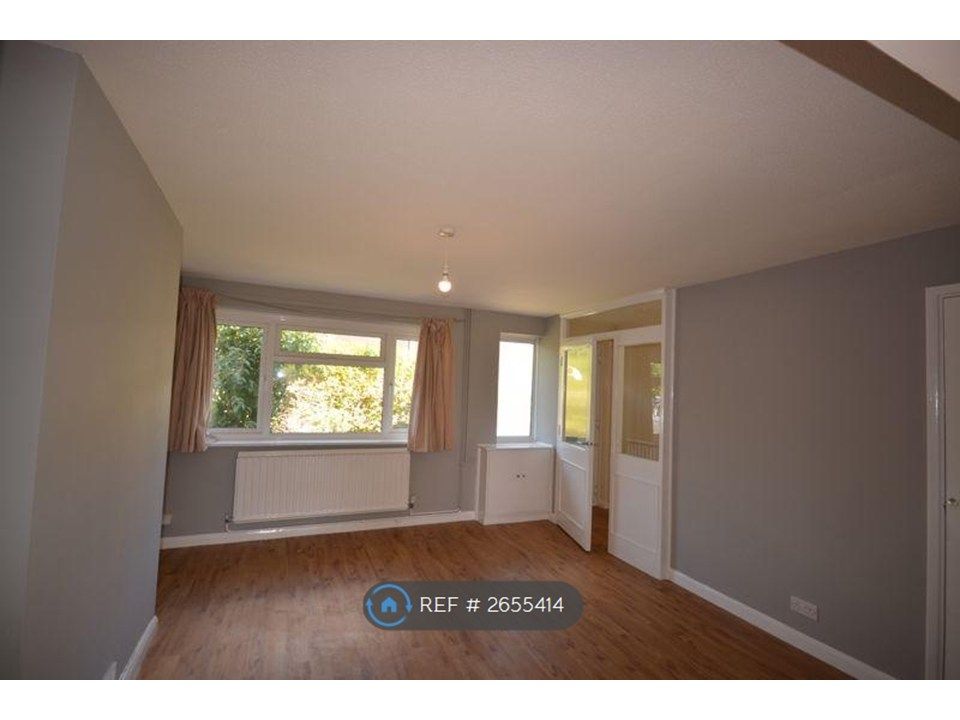 Property photo 3 of 16 Lounge.