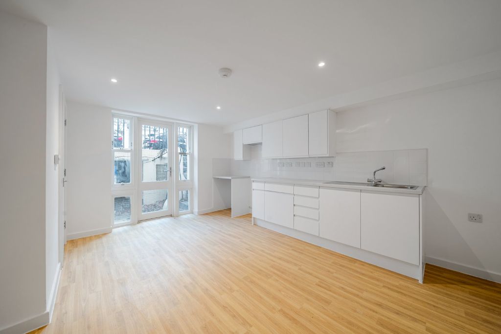 Property photo 1 of 14 Picture No. 16