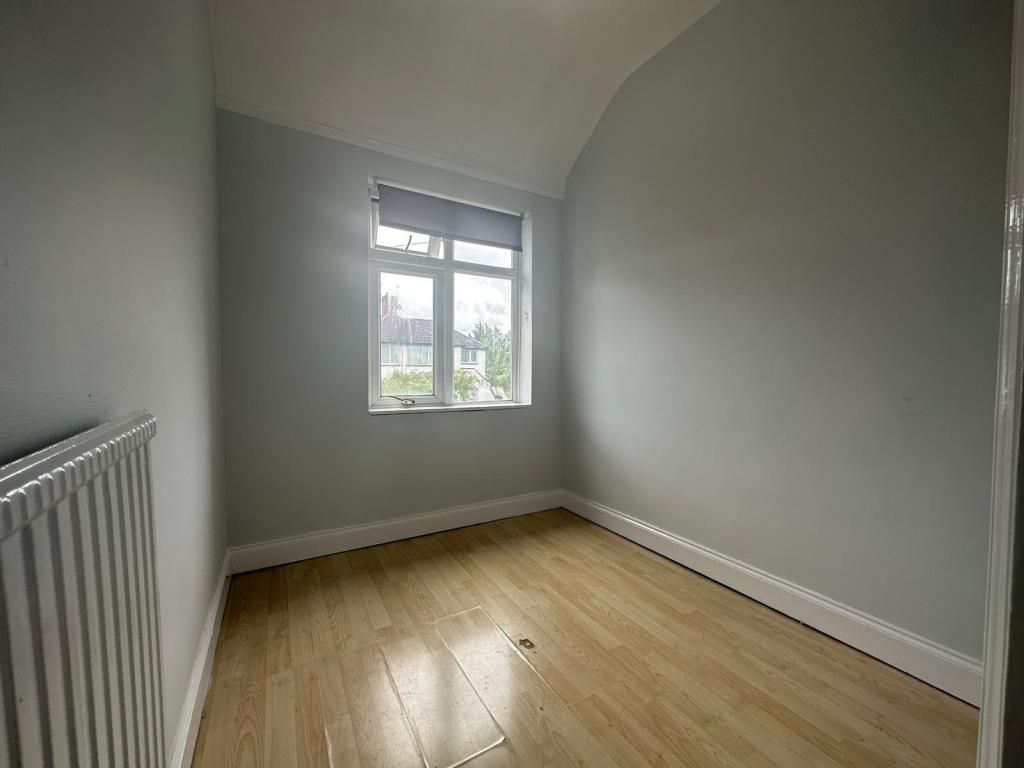 Property photo 3 of 8 Bedroom
