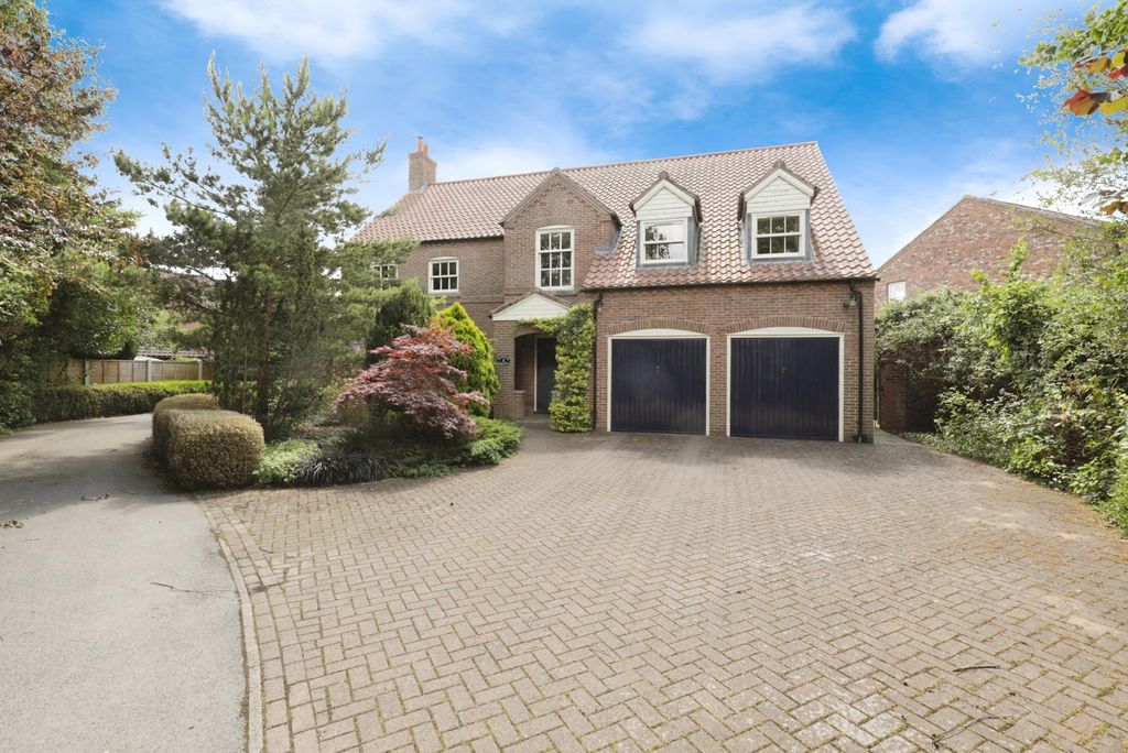 Property photo 1 of 14 External Front