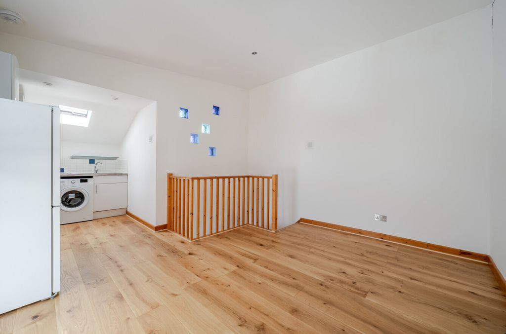 Property photo 3 of 16 1476792-6-6A297Cb...