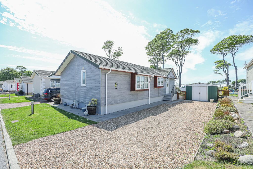 Property photo 1 of 42