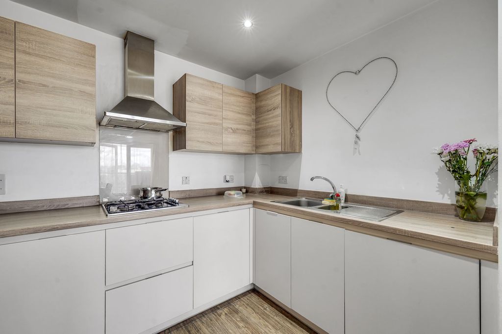 Property photo 3 of 14 Kitchen 