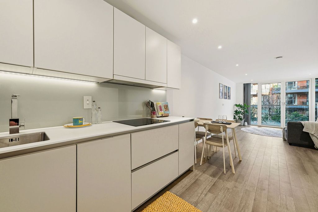 Property photo 2 of 28