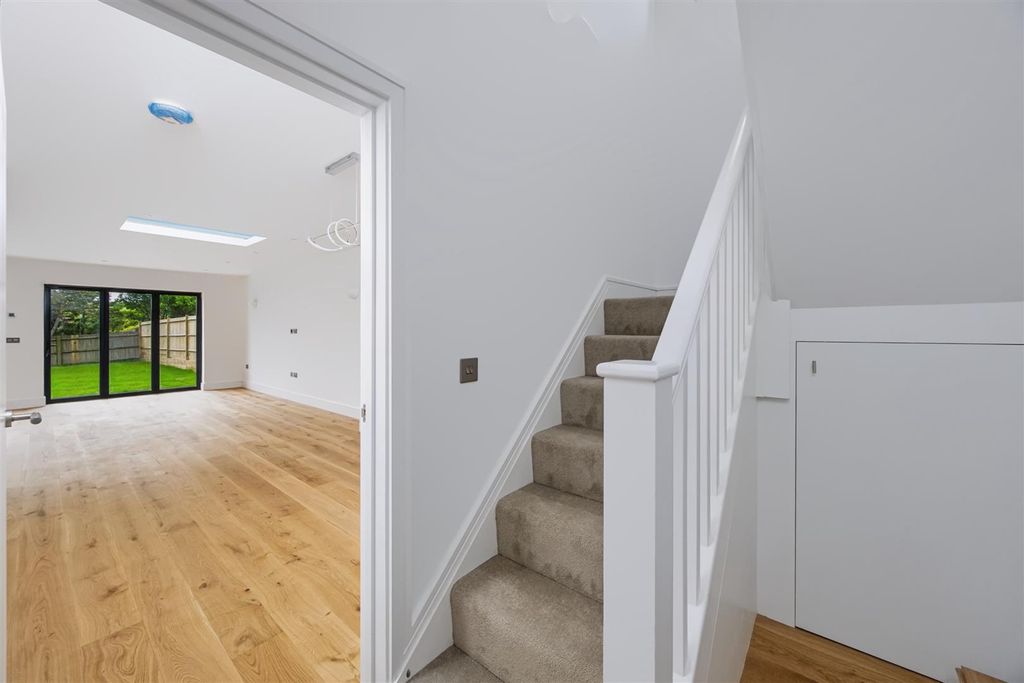 Property photo 2 of 19 The Ridgway Woodingdean-94-011.Jpg