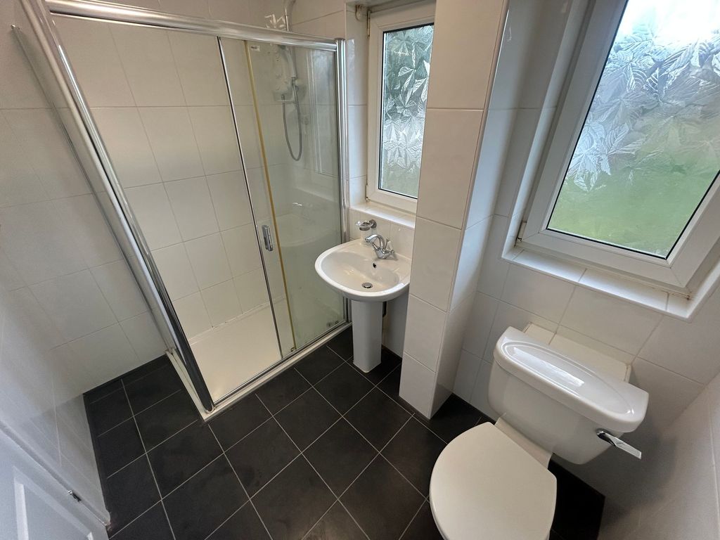 Property photo 3 of 6 Bathroom