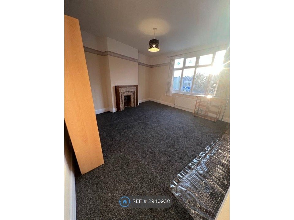 Property photo 3 of 10 Living/Dining Area