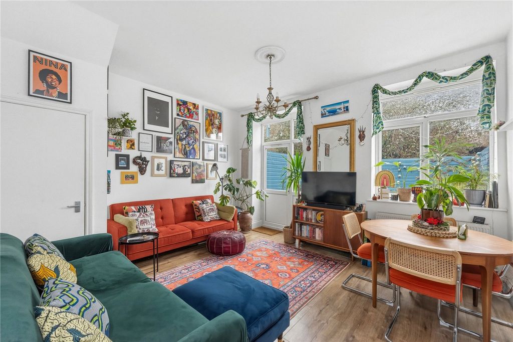 Property photo 2 of 13 Picture No. 15