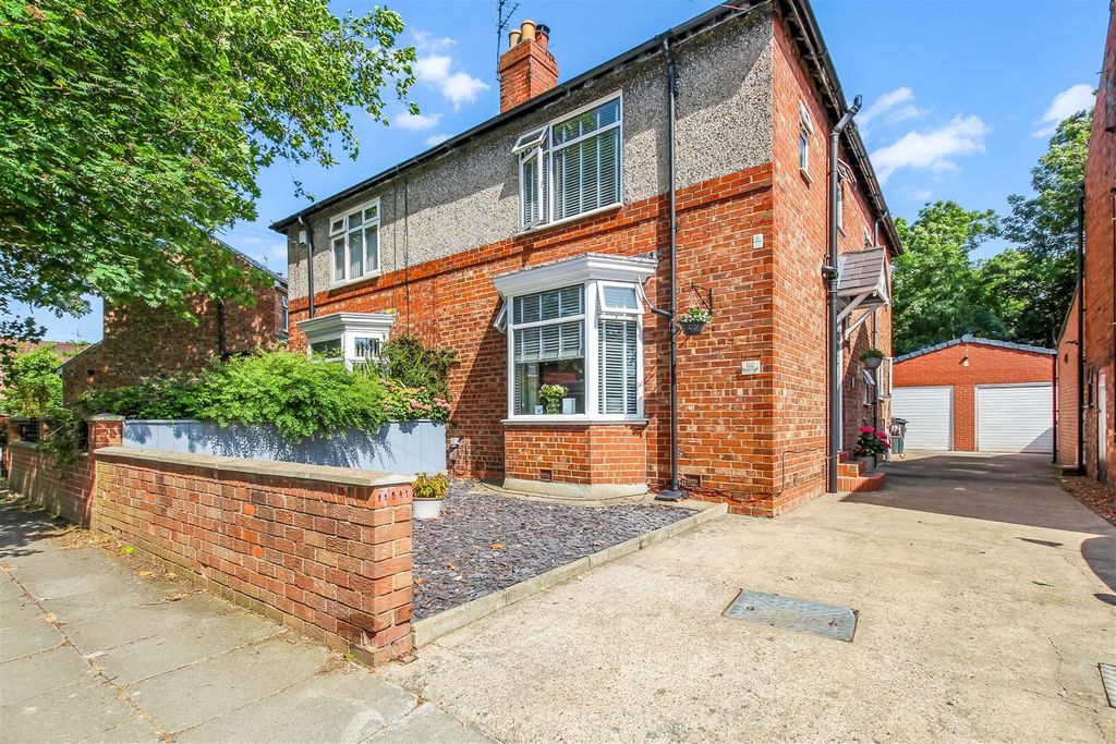Property photo 1 of 18 External