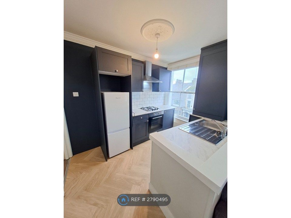 Property photo 2 of 17 Flat 3