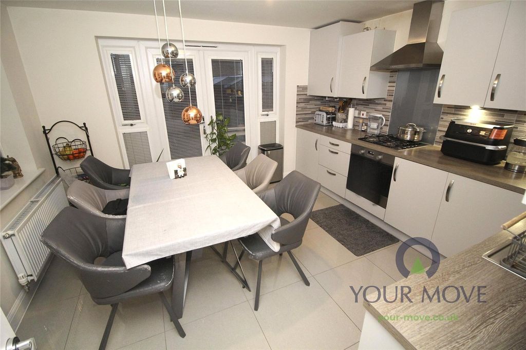 Property photo 3 of 18 Kitchen/Dining Room