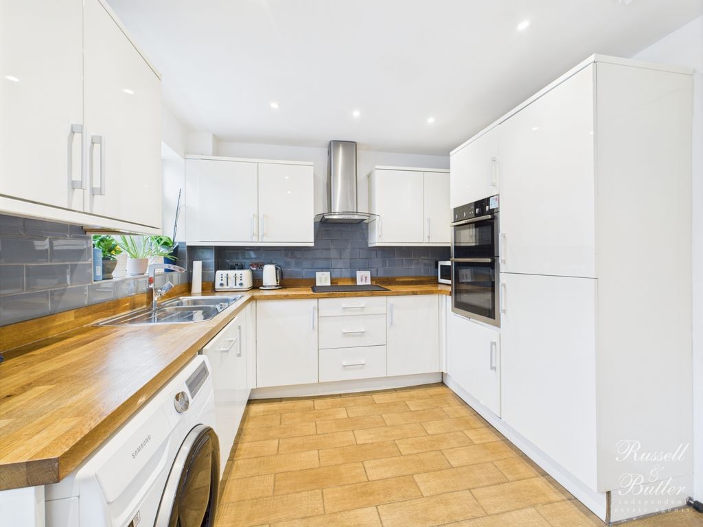 Property photo 3 of 16 Cam02127G0-Pr0297-Still006