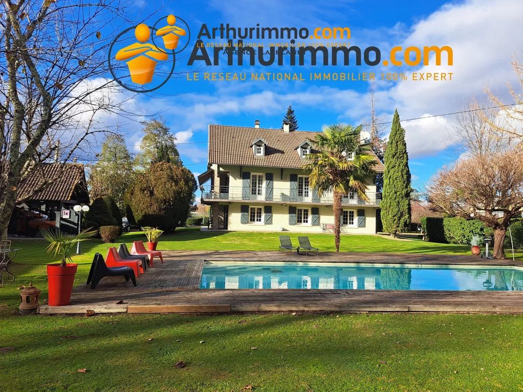 Property photo 1 of 14 Magnificent 300 Sq m House, Separate Apartment, Pool And Large Garden