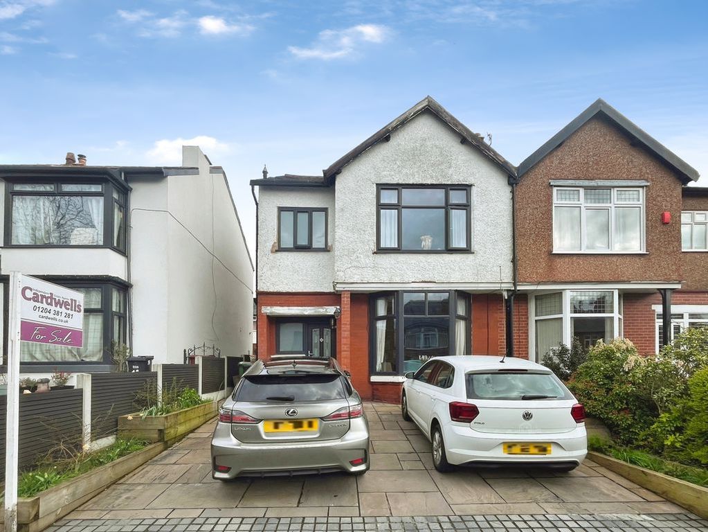 Property photo 1 of 17 External