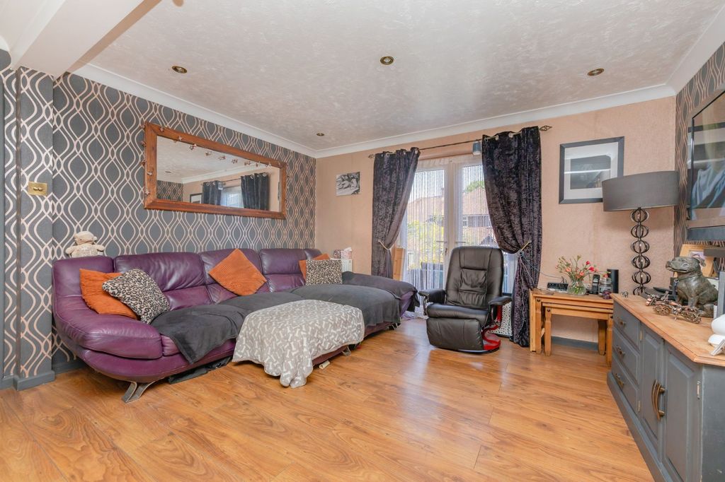 Property photo 2 of 21