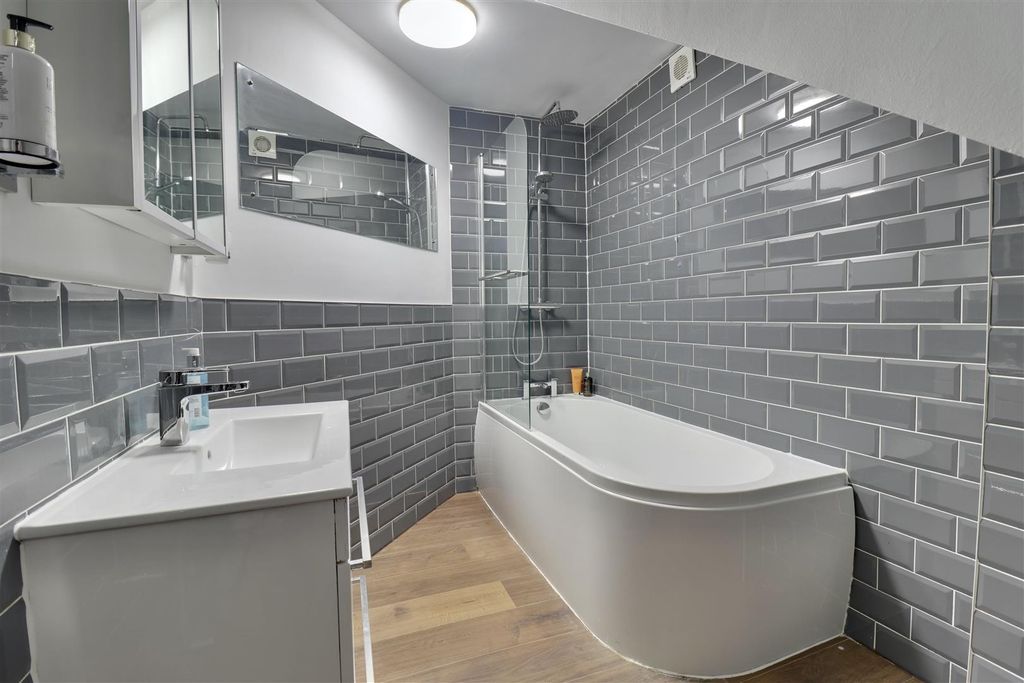 Property photo 3 of 13 A969A50D-373D-44A8-A2D6-E95Bb4Fa7A99_1_201_A.Jpeg