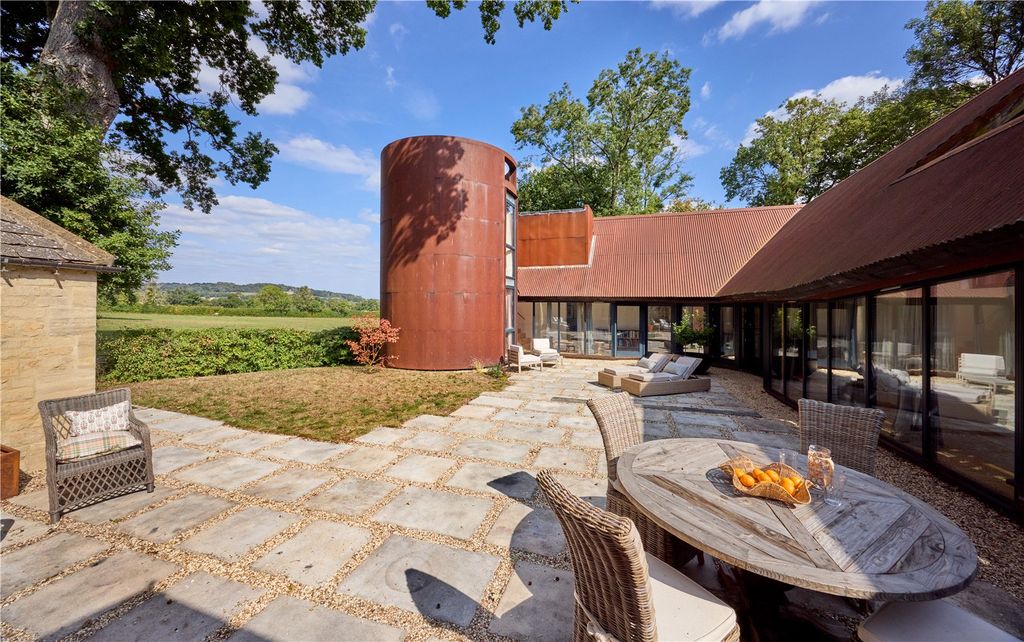 Property photo 2 of 26 Terrace