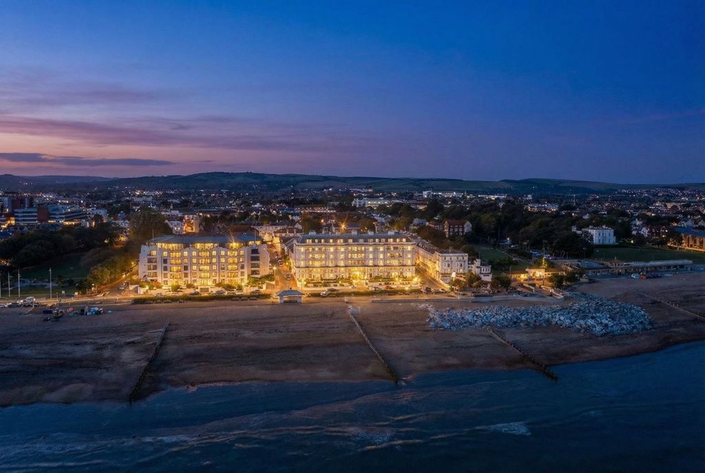 Property photo 1 of 21 Twilight