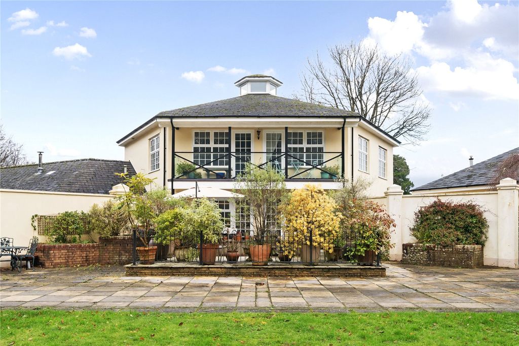 Property photo 2 of 42 Picture No. 13