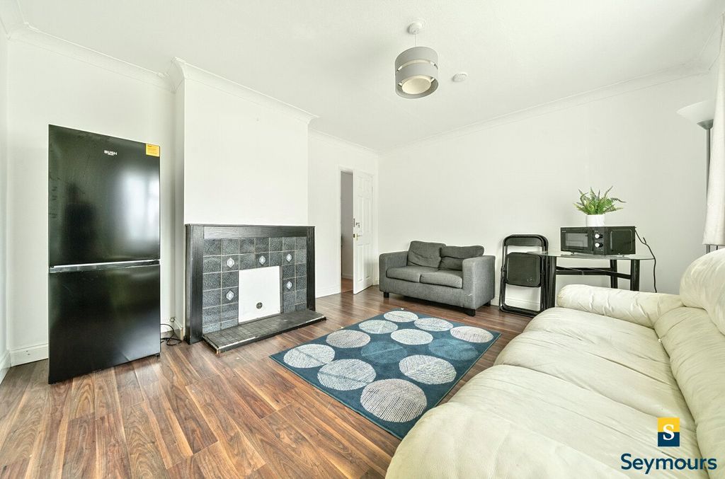 Property photo 3 of 15 Living Room