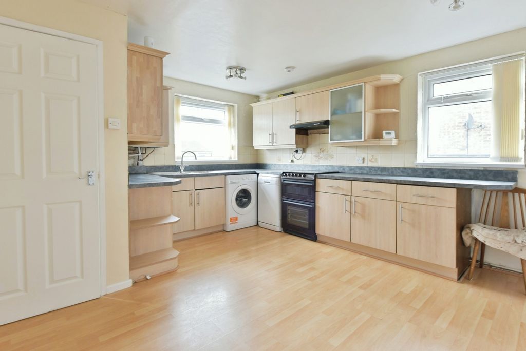 Property photo 2 of 17 Photo