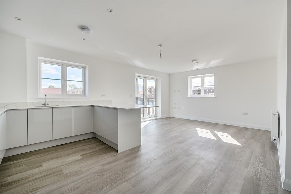 Property photo 3 of 9 Living Area