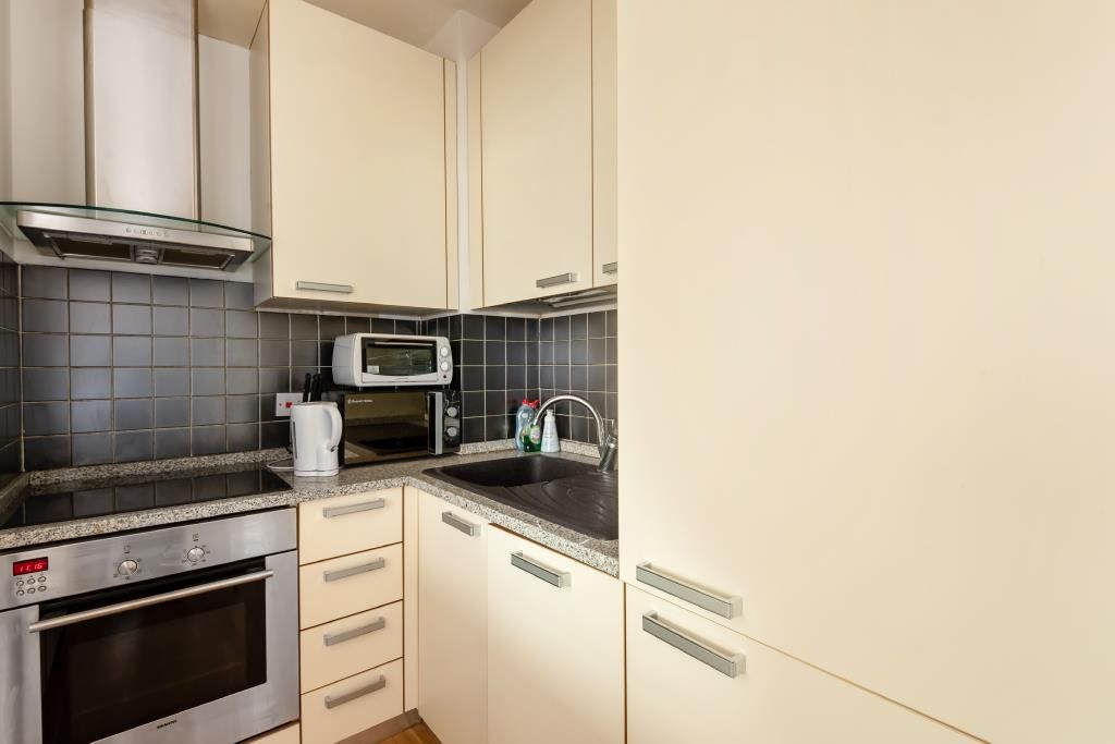 Property photo 3 of 10 Kitchen