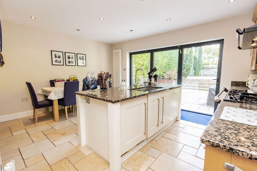 Property photo 3 of 16