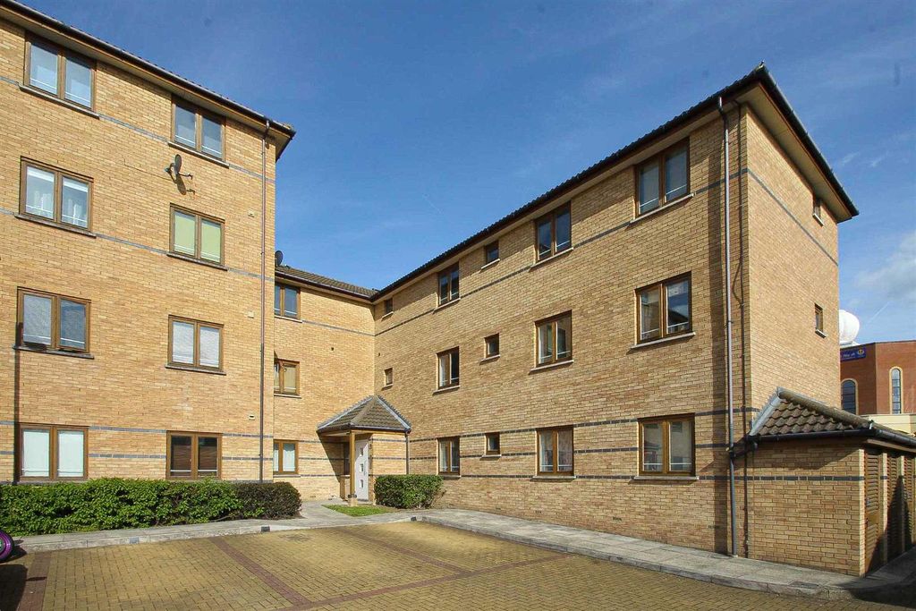 Property photo 2 of 11