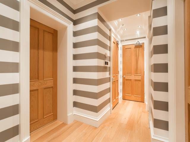 Property photo 3 of 7 Hallway