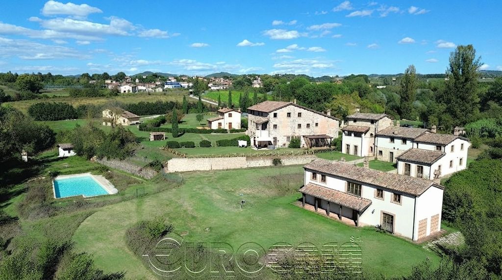 Property photo 1 of 31 Città DI Castello. Detached Farmhouse With Swimming Pool And Tennis Court