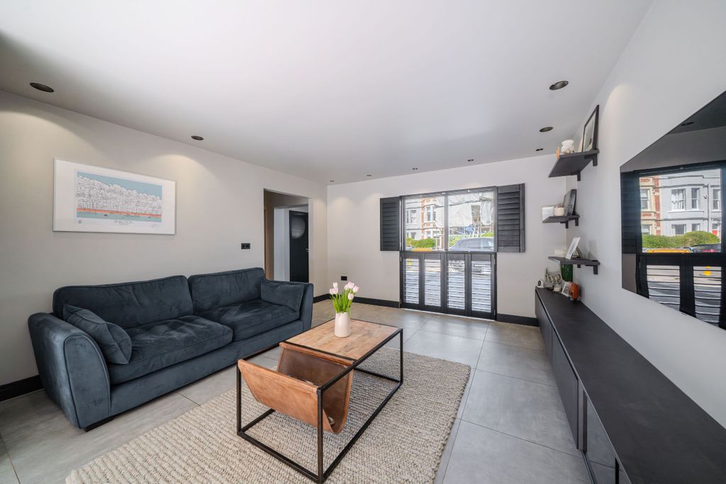 Property photo 3 of 36