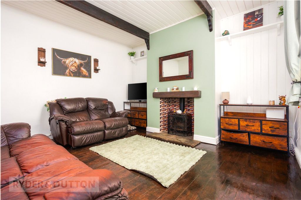 Property photo 2 of 16 Lounge