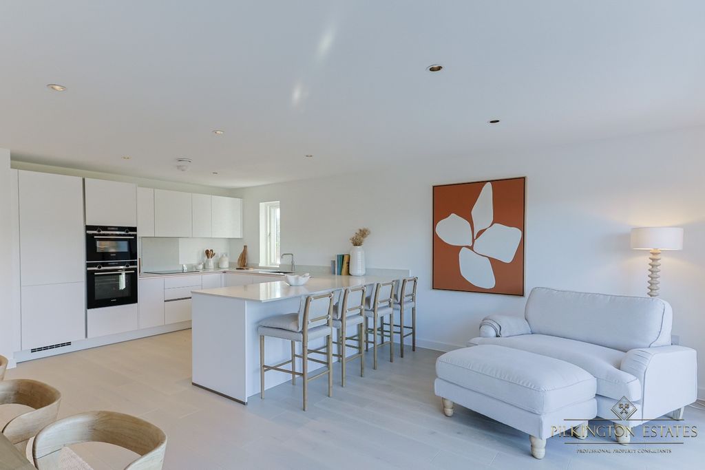 Property photo 2 of 23 4616693