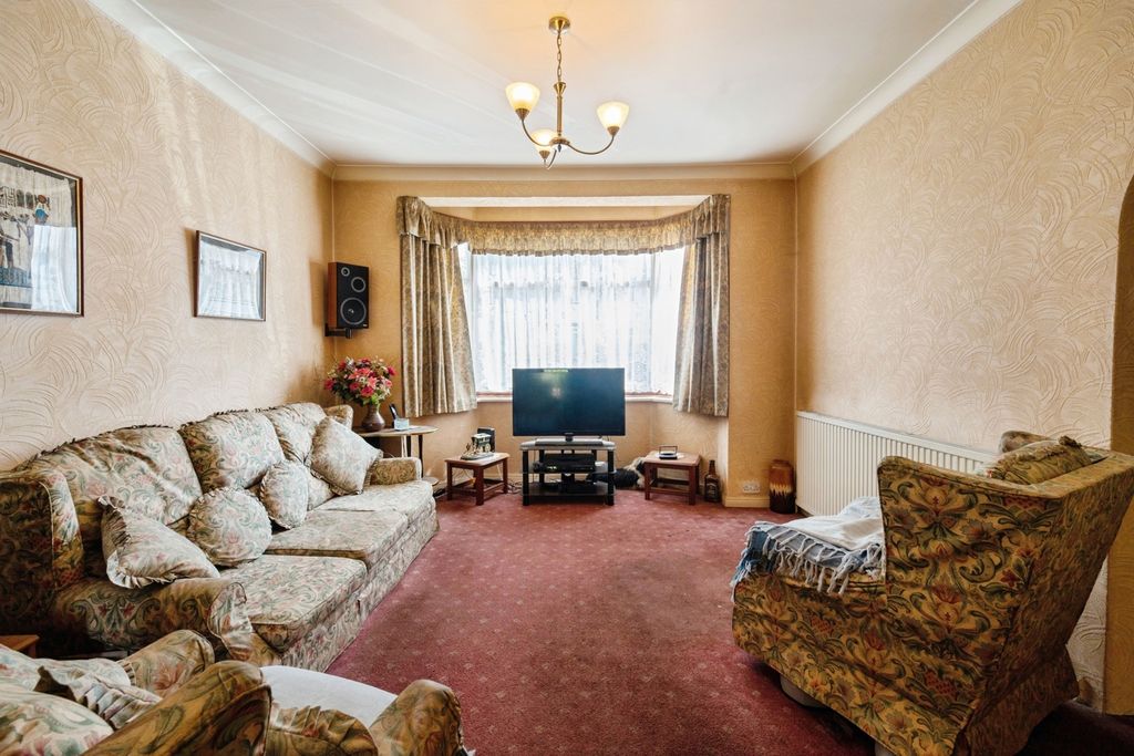 Property photo 3 of 20 Pbox-Img.Jpg