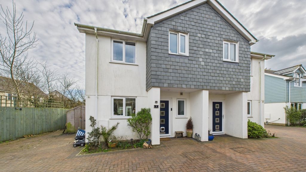 Property photo 1 of 13 3 Bedroom Semi Detached House For Sale